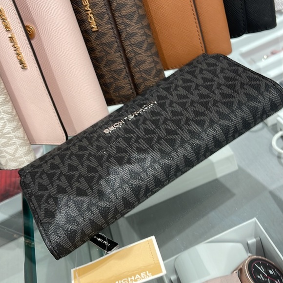 MICHAEL KORS JET SET TRV LARGE TRIFOLD BLACK - Picture 4 of 16